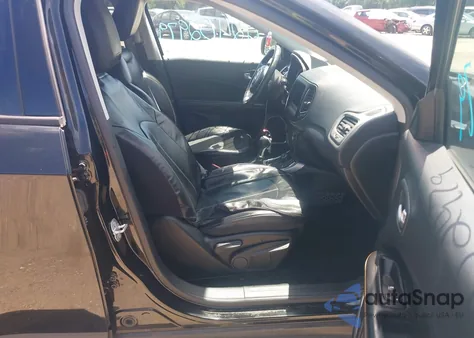 2018 Jeep Compass Latitude 4X4 from USA, damaged, VIN 3C4NJDBB9JT103883